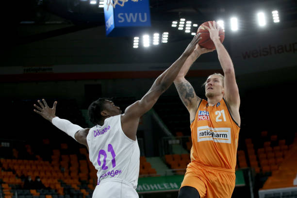 则展现了他 则展现了他